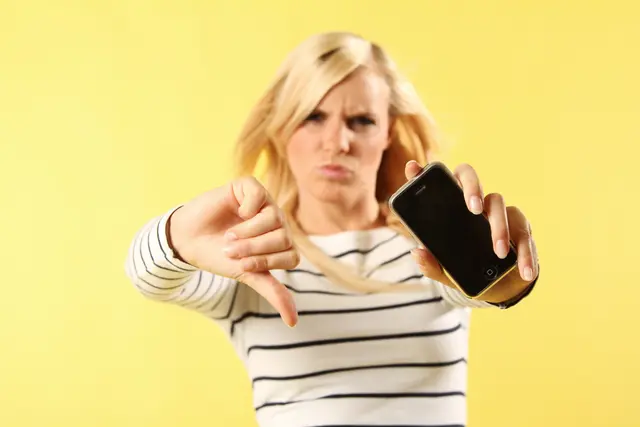 Viele Kunden haben für ein neues Smartphone bezahlt, aber nur ein aus gebrauchten Resten zusammengebautes bekommen. | Foto: W. Heiber Fotostudio-stock.adobe.com (Symbolbild)