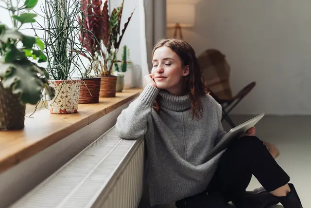 Warm soll es im Winter sein, den Geldbeutel schonen und das Gewissen beruhigen. Ist eine Wärmepumpe in Mehrfamilienhäusern die erste Wahl? | Foto: contrastwerkstatt-stock.adobe.com (Symbobild)