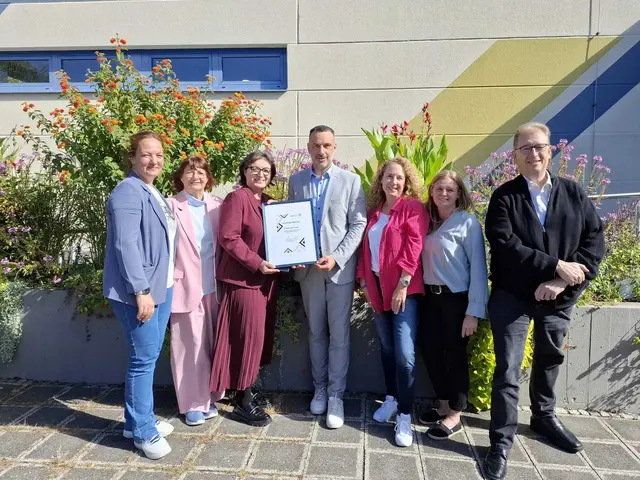 Die Stadt Zirndorf erhält die Auszeichnung „Demenzfreundliche Kommune“ des Landkreises Fürth. | Foto: Landratsamt Fürth