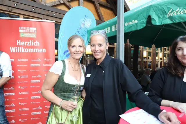 Harriet Hamann (li., Prokuristin SCHULTHEISS Wohnbau AG) und Sandra Scheffler-Benz (smic!). | Foto: J. Friedrich