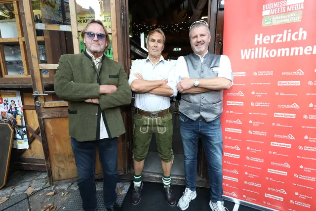 Kernige Burschen: VIP-Bodyguard Peter Althof, Alexander Koller (Funkhaus) und Security-Mann des Abends Peter Stark (v.li.). | Foto: J. Friedrich