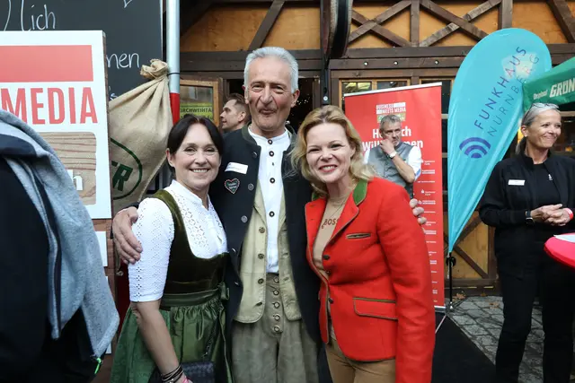 Gastgeberin Sabine Michel, Martin Lehmeyer und Dr. Silvia Stolz, Intendantin des Stadttheaters Fürth (v.li.).  | Foto: J. Friedrich