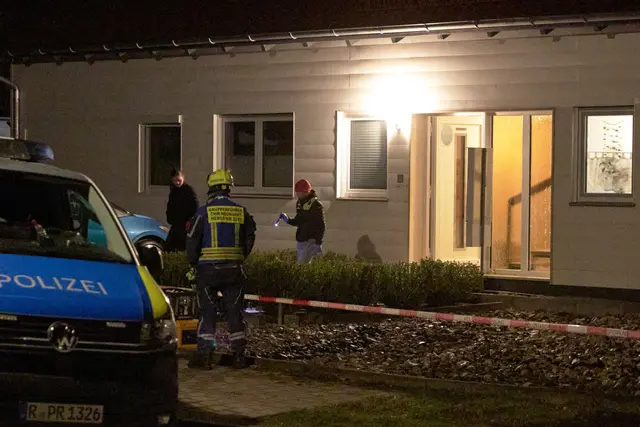Größerer Polizeieinsatz in der Oberpfalz. Zwei Behördenmitarbeiter bei Waffenkontrolle erschossen. 
 | Foto:  Daniel Löb/dpa