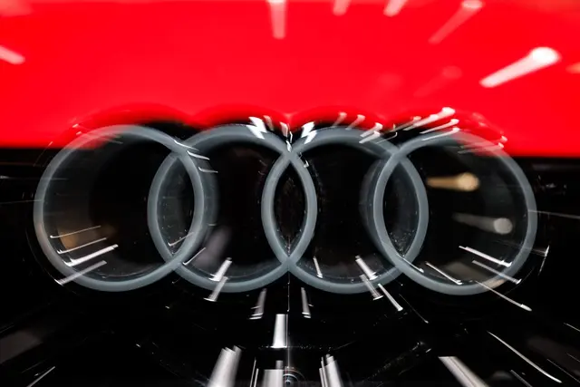 Bei Audi laufen die Geschäfte derzeit eher schlecht.  | Foto: Daniel Karmann/dpa (Archivbild)