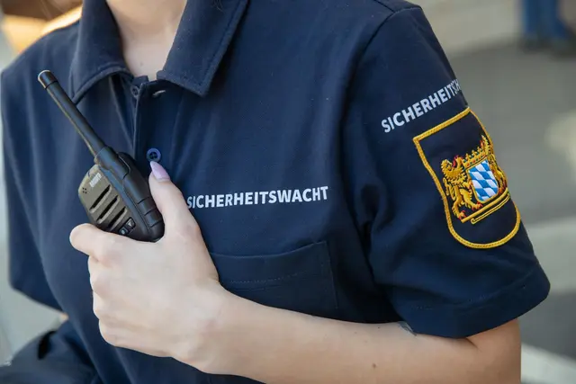 Die bayerische Sicherheitswacht soll weiter wachsen.  | Foto: Daniel Karmann/dpa