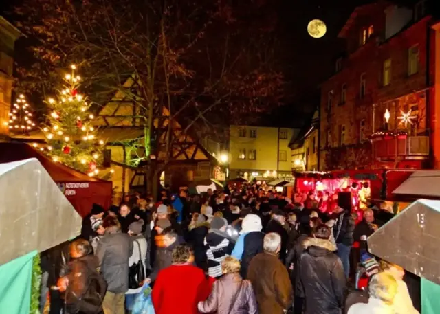 Die »Fürther Altstadtweihnacht« wird seit 1980 jährlich auf dem Waagplatz, in der Waagstraße und in der Freibank abgehalten. | Foto:  Altstadtverein Fürth/Herbert Regel