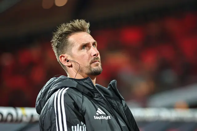 Ist mit seinen Nürnbergern bei Aufsteiger Cottbus gefordert: Trainer Miroslav Klose.  | Foto: Daniel Karmann/dpa