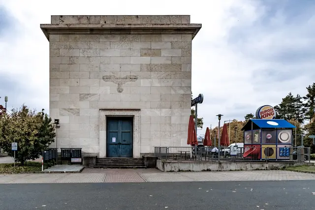 Ab Dienstag, 20. Oktober 2026, ist die Ausstellung „Das ehemalige Reichsparteitagsgelände im 21. Jahrhundert – Transformationen nationalsozialistischer Räume" in der Meistersingerhalle zu sehen. | Foto: Stefan Applis