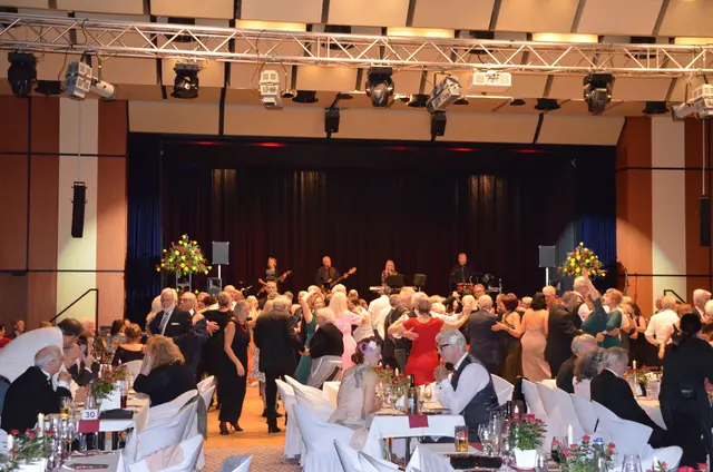 „Alles Walzer!“ beim „Rosenball der Stadt Zirndorf“. | Foto: Stadt Zirndorf