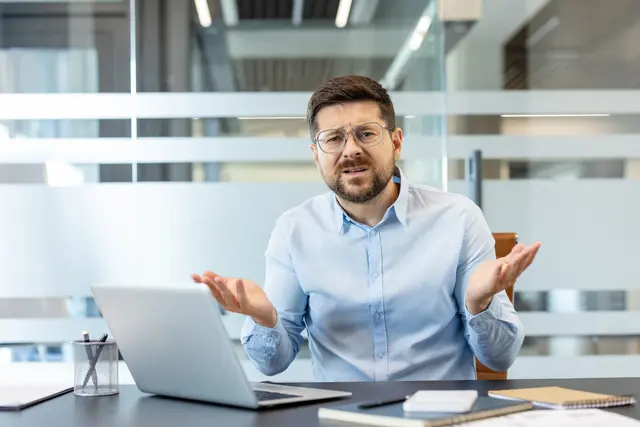 Die schönste Arbeit macht keine Freude, wenn man sich finanziell immer mehr einschränken muss, weil es keine Lohnerhöhungen mehr gibt. | Foto: Liubomir - stock.adobe.com (Symbolbild)