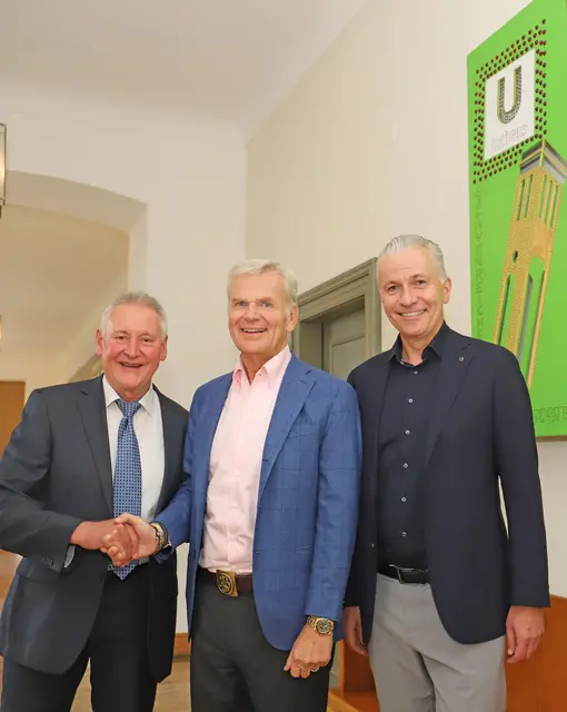 Oberbürgermeister Thomas Jung empfing Franco Gussalli Beretta (Mitte) gemeinsam mit Geschäftsführer Dirk Prehn im Fürther Rathaus. | Foto: Stadt Fürth, Willi Ebersberger