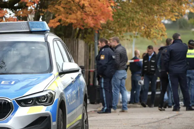 Angehörige wählten nach Angaben der Polizei nach der Tat den Notruf. | Foto: © Felix Kirberg/dpa