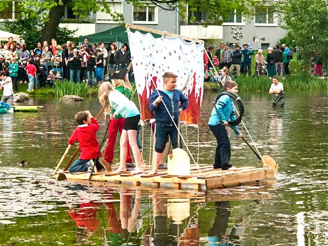 Spannung und Spaß sind unter anderem bei „Boat it“ quer über den See garantiert. Foto :oh