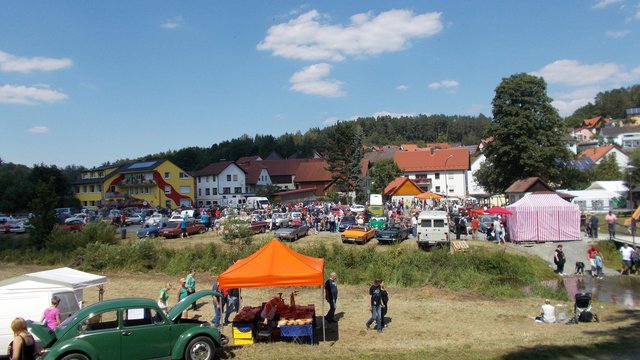 Tuning und Oldtimer: Großes Autotreffen in Aufseß 2016.