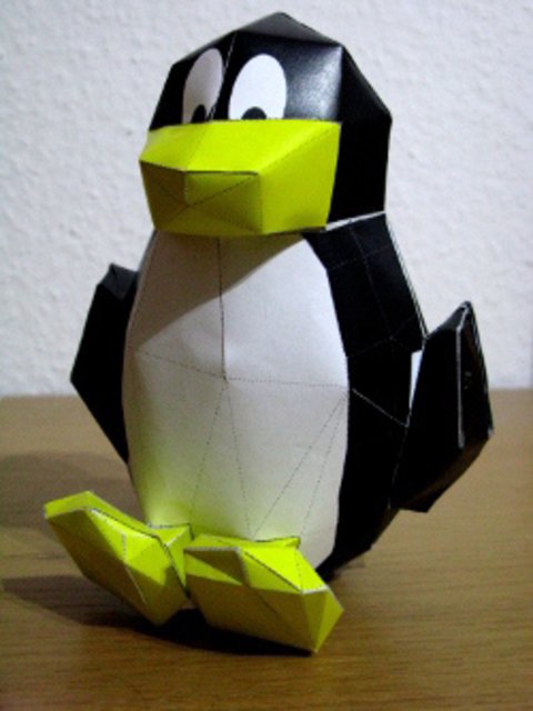 Der "Noris-Papier-Tux" zum Selberbasteln.