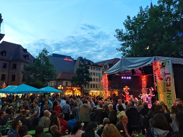 Nürnberger Weinfest am Jakobsplatz. | Foto: Zametzer & Krohn