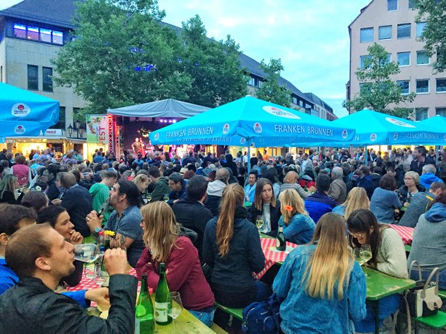 Nürnberger Weinfest am Jakobsplatz. | Foto: Zametzer & Krohn