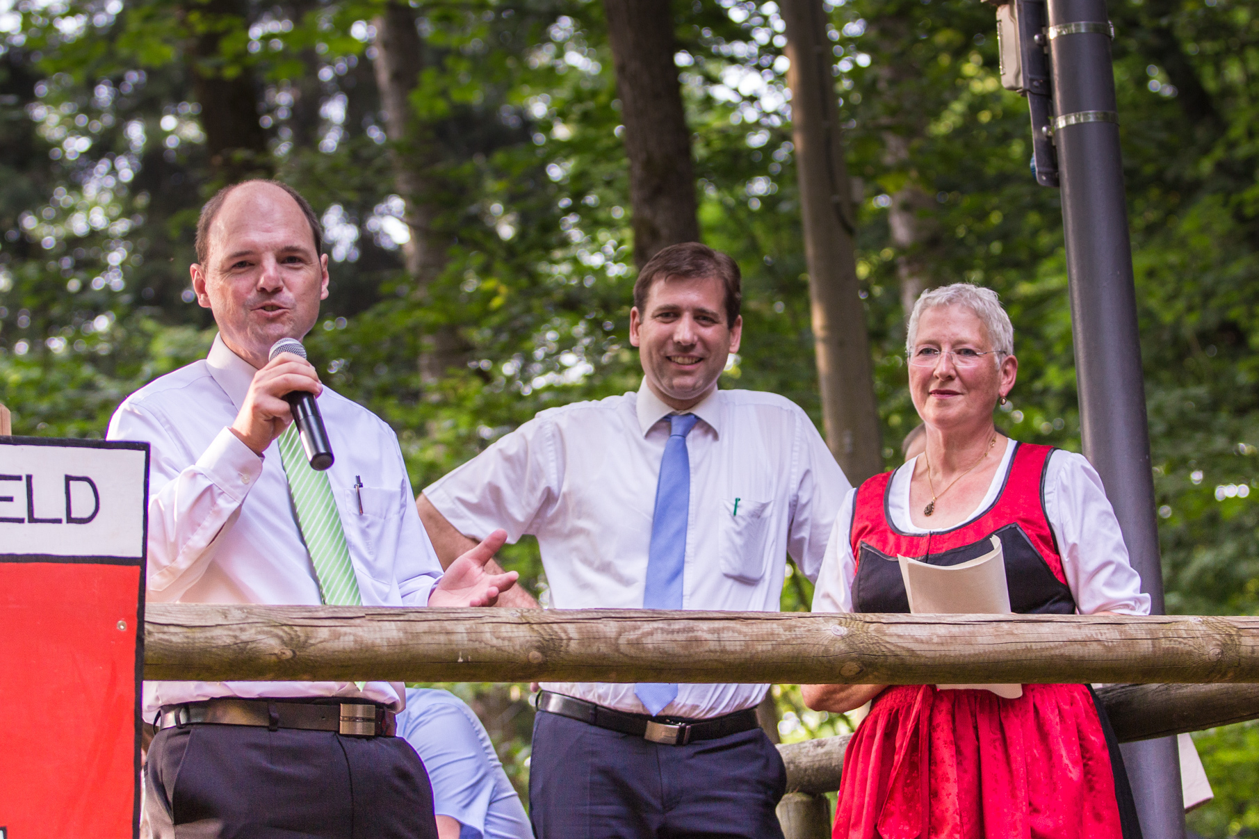 Bürgermeisterin Rose Stark mit Landrat Hermann Ulm und dem Landtagsabgeordneten Michael Hofmann (von rechts)