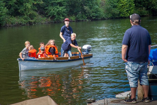Für Kinder und Jugendliche werden Kutterfahrten auf der Regnitz angeboten.