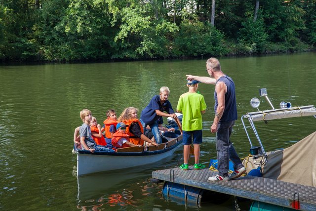 Für Kinder und Jugendliche werden Kutterfahrten auf der Regnitz angeboten.