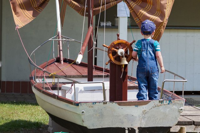 Auf dem Segelboot können die Kinder sich wie der Pirat Jack Sparrow fühlen.