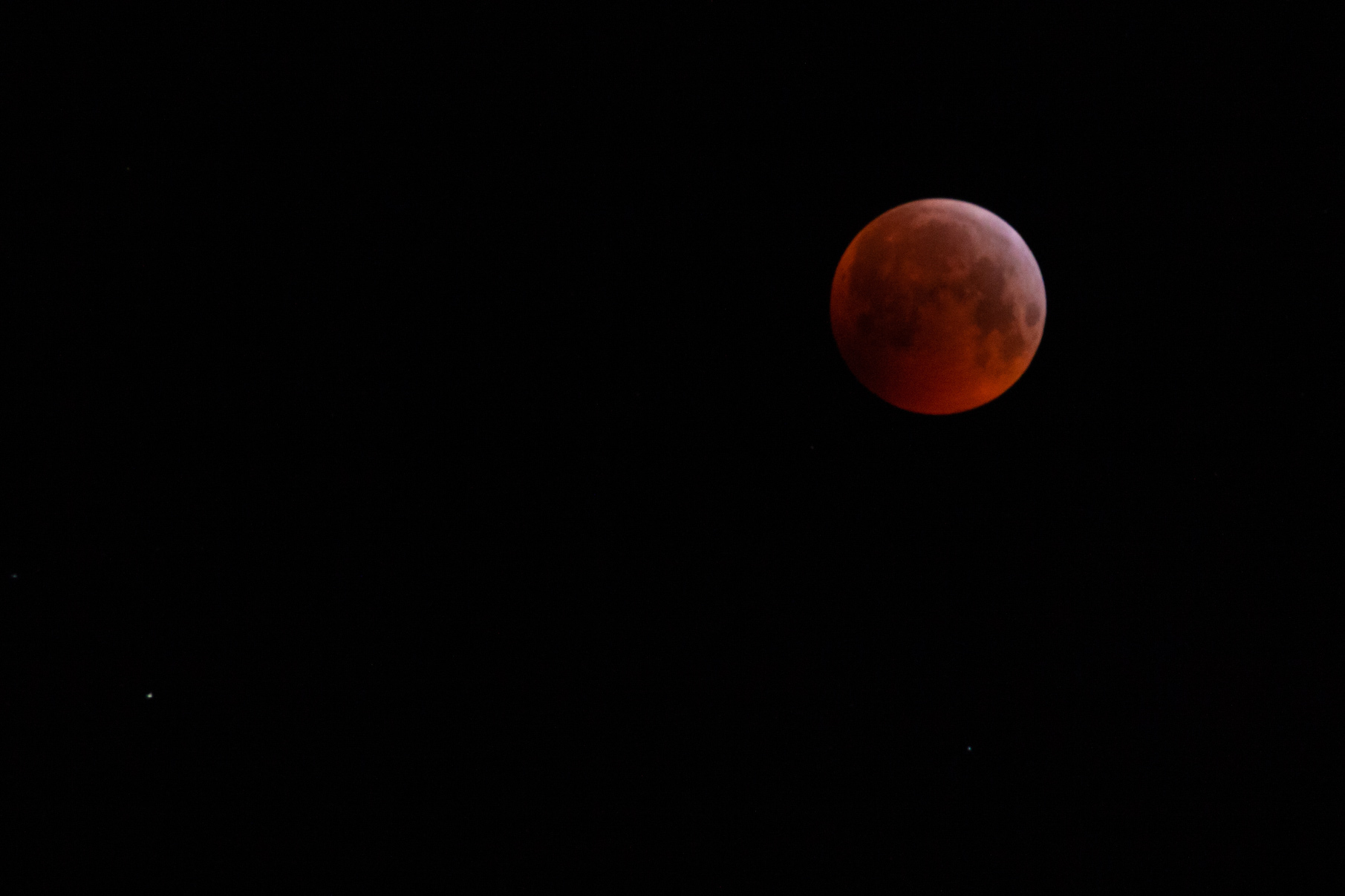 21. Januar 2019 - 6.00 Uhr - der Mond scheint rot.